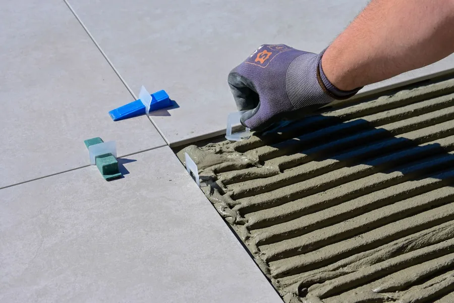 Wall tiles set with levelling clips